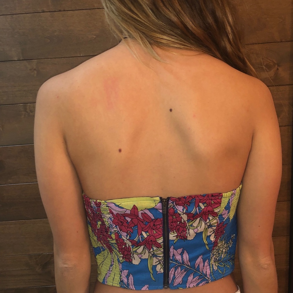 SOLD Strapless floral Hawaiian crop top with zipper - Picture 2 of 2